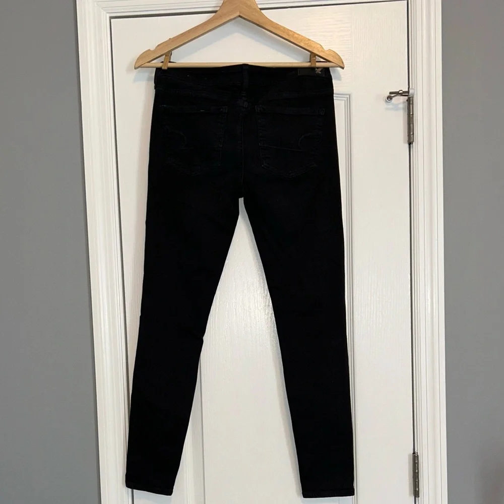 American Eagle Outfitters Women's Black distressed Jeggins